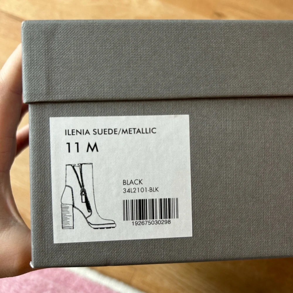 NWOT Aquatalia Black Ilenia Suede Ankle Boots - Picture 5 of 9